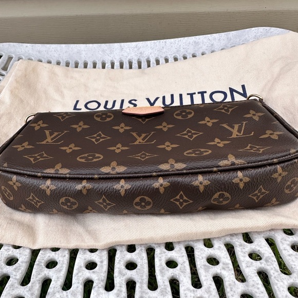 Louis Vuitton Large Multi Pochette Accesoires - Picture 4 of 11